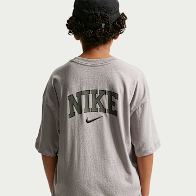 Nike Sportswear Older Kids' (Boys') T-Shirt. Nike IL